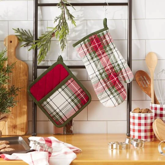 DII® Christmas Plaid Oven Mitt & Potholder Set 5 DII® Christmas Plaid Oven Mitt & Potholder Set - Image 5